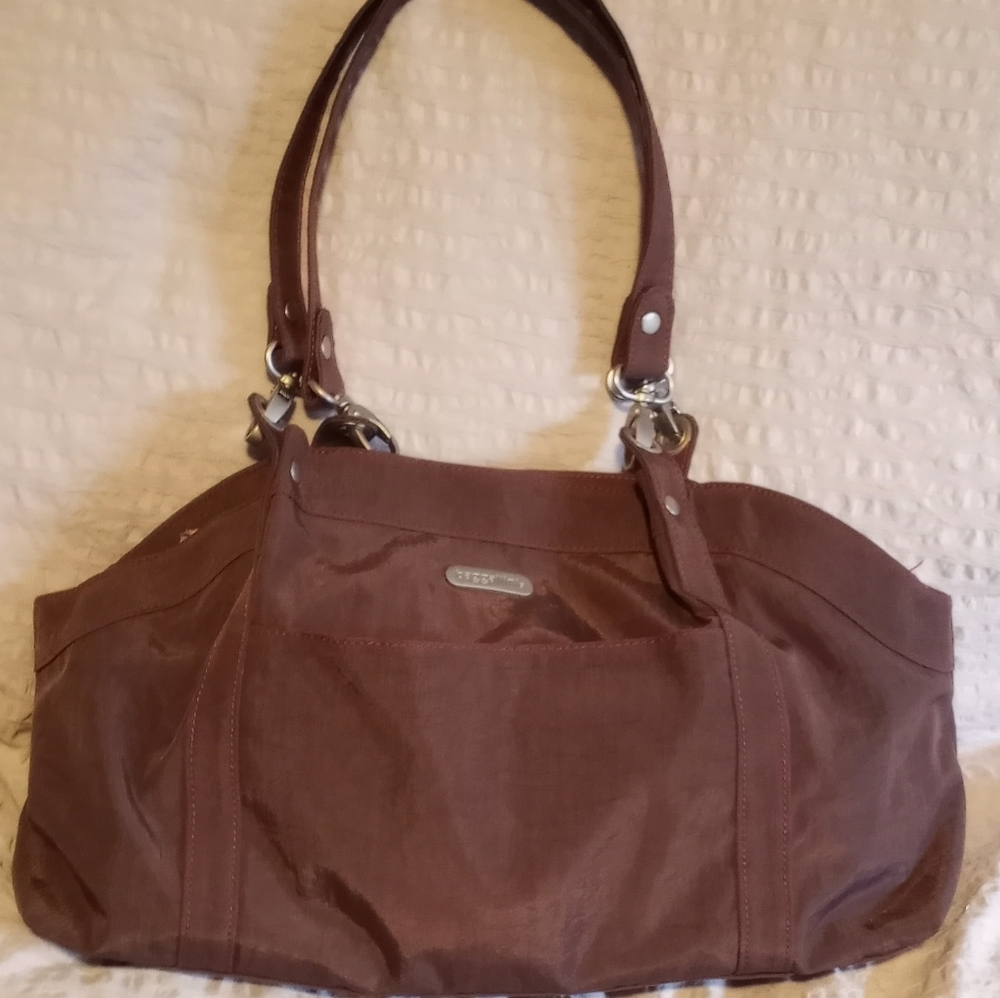 Baggallini Hampton Satchel with detachable wristlet.